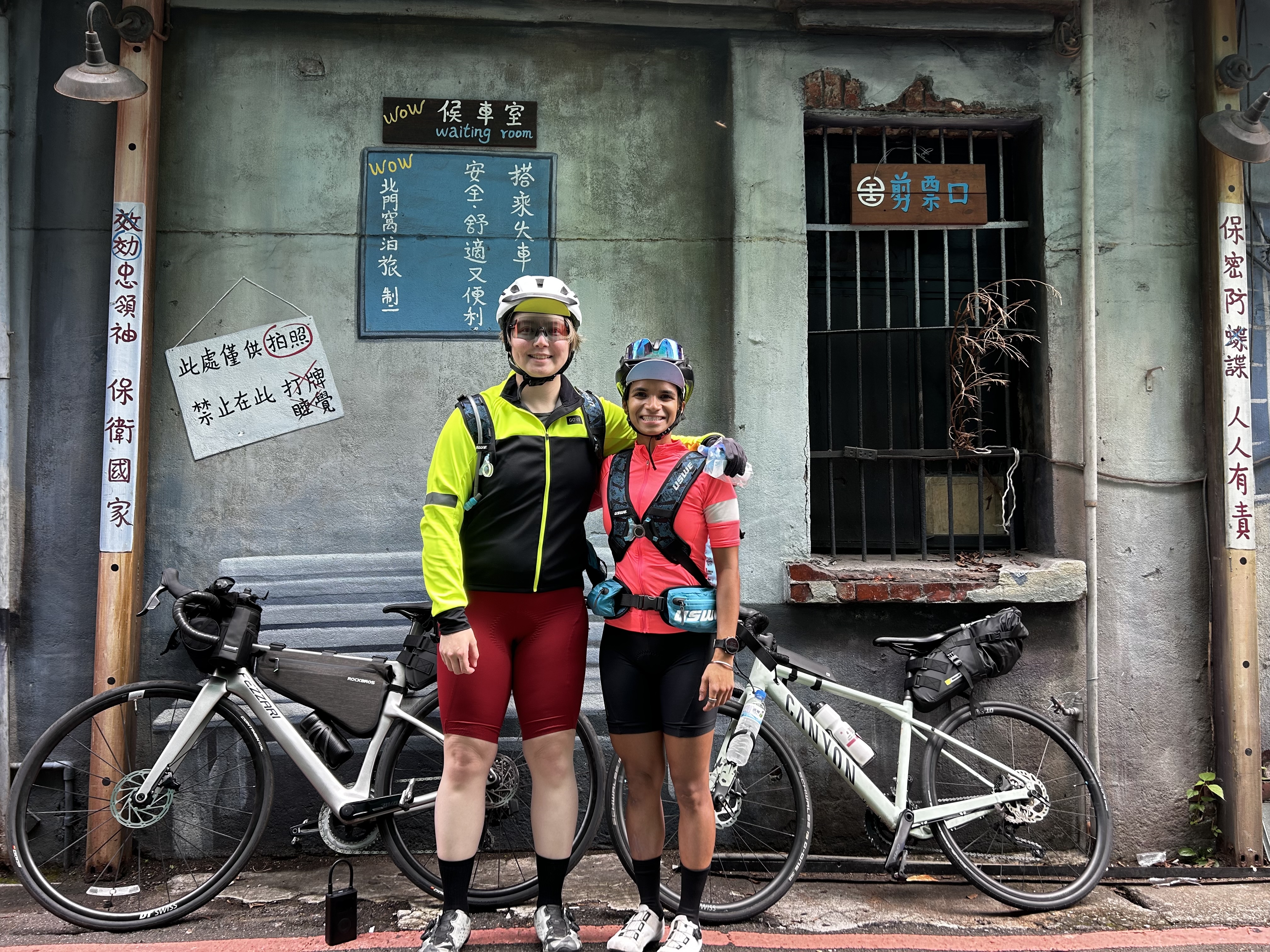 Coastal highway and mountains in Taiwan — cycling route